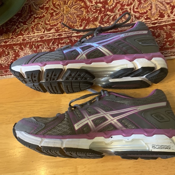 ASO Anastasia Steele Asics Gel Forte sneakers - Picture 11 of 11